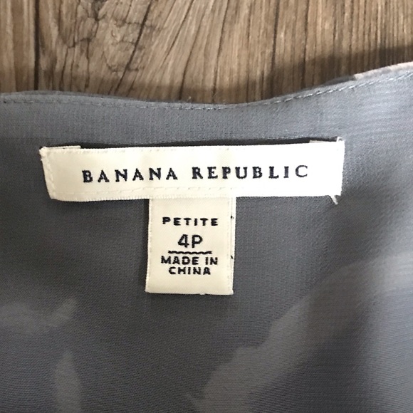 BANANA REPUBLIC Sleeveless Silky Flowered Top Grey Purple - Picture 7 of 10